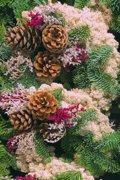 Ideias para decorar a Árvore de Natal com cor e flores