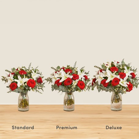 Maldivas - Boquet with withe liliums and red roses