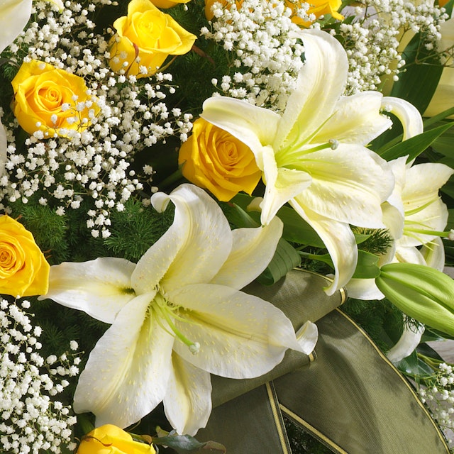 Almofada fúnebre amarela